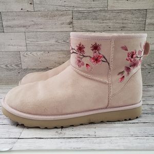 Sz 9 Pink Ugg boots flower embroidery
